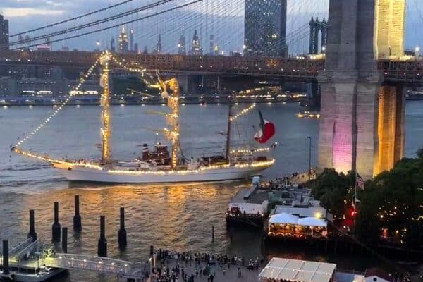 2 morts, 19 blessés après que le voilier de la marine mexicaine s'écrase sur le pont de Brooklyn, dit le maire