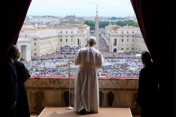 Le pape Leo XIV pour célébrer le dimanche de la messe inaugurale, des milliers de personnes devraient se rassembler